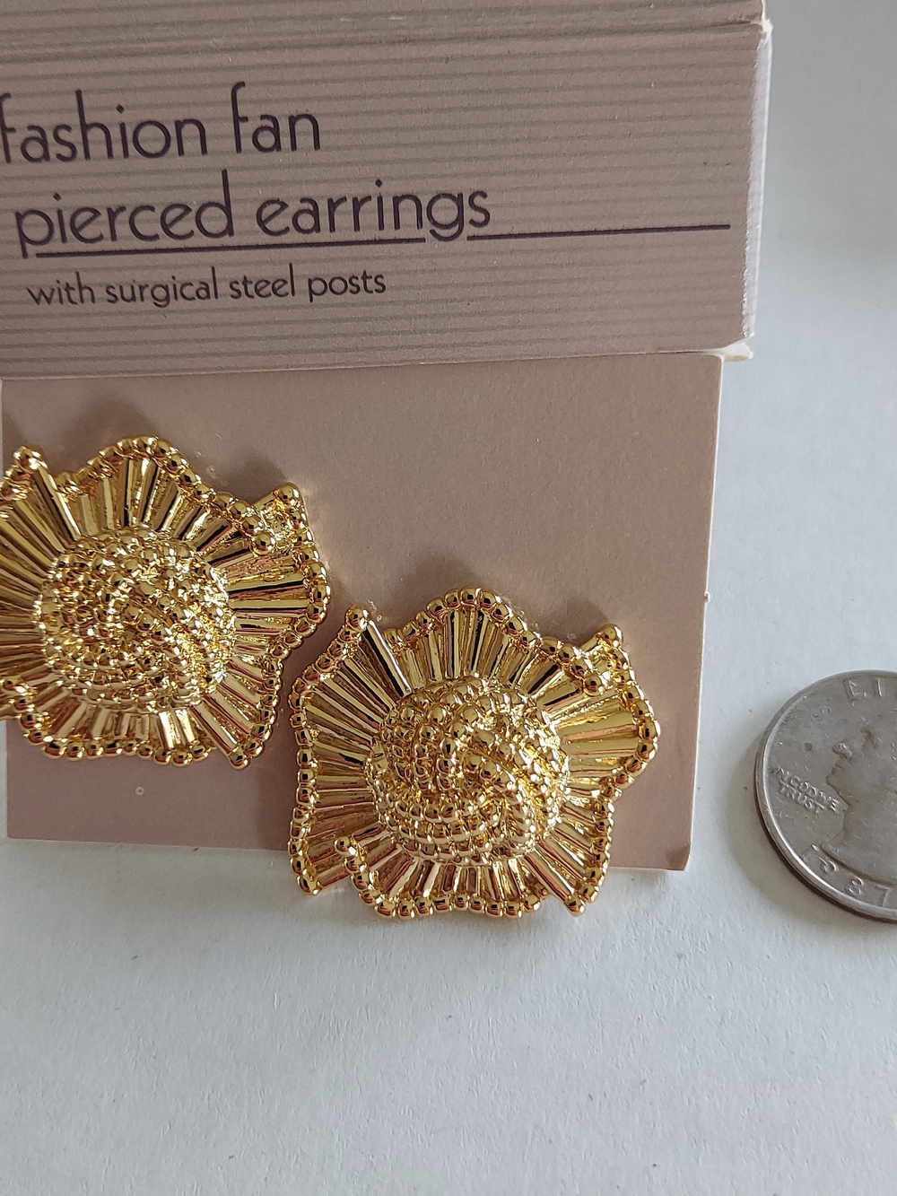 Vintagr Avon Fashion Fan Stud Earrings